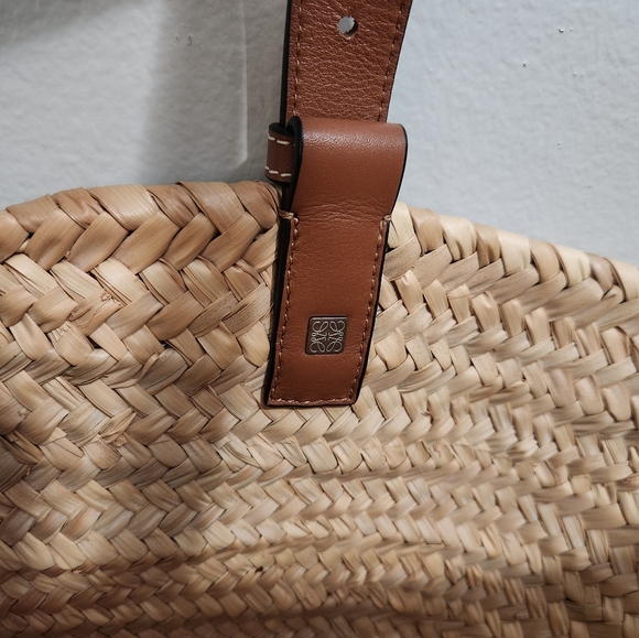 Loewe Basket bag in palm leaf and calfskin - Medium - Picture 7 of 9